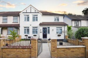 Beltona Gardens, Cheshunt