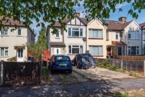 Stortford Road, Hoddesdon Parking and Workshop