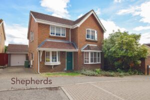 Nutwood Gardens, West Cheshunt