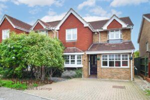 Nutwood Gardens, West Cheshunt