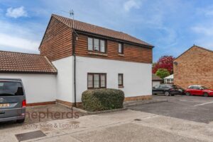 Archers, Harlow  1 Bedroom maisonette + garden and garage