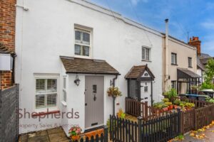 High Street, Roydon 2 Double Beds & 2 Bathrooms