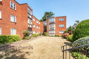 Eversley Lodge, Park View, HODDESDON