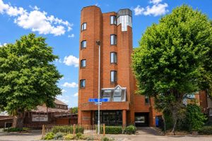Penthouse Apartment – Eleanor Cross Road, EN8