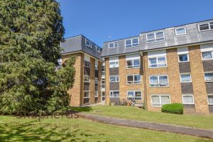 Lampits, Hoddesdon